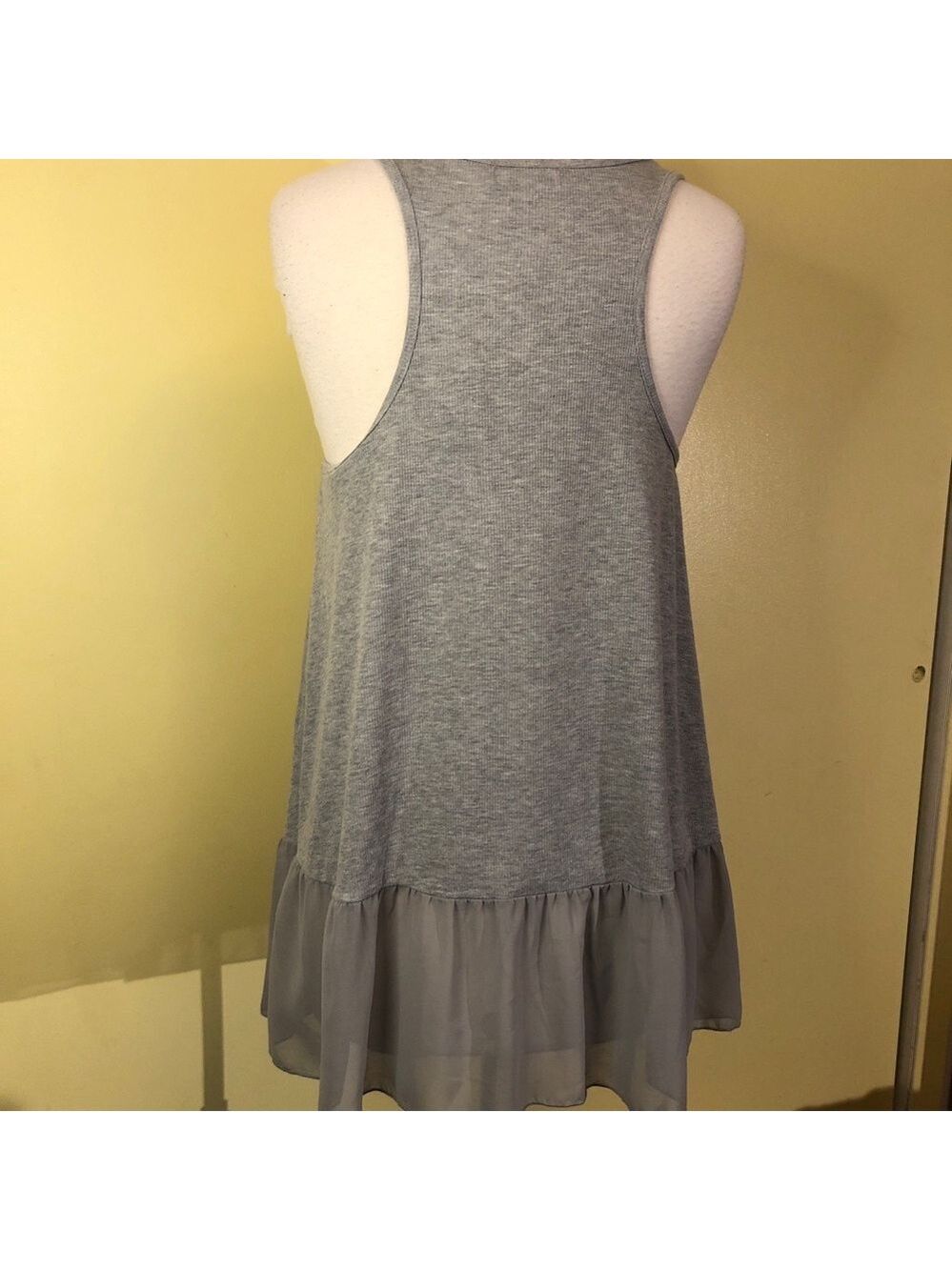 Umgee Gray Ruffle Hem Tank Top sz Large - Picture 2 of 8